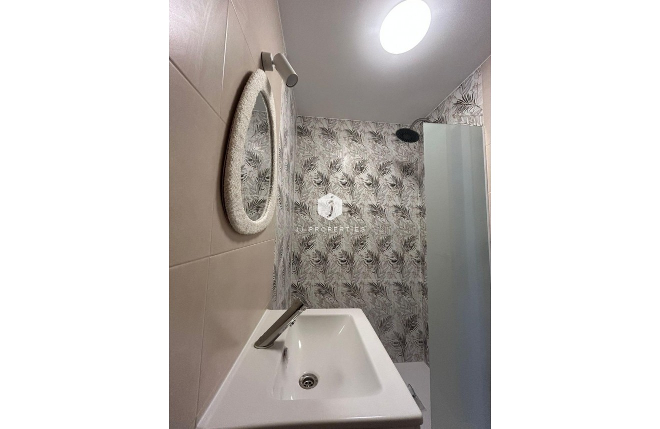 Segunda mano - Apartamento / piso -
Torrevieja