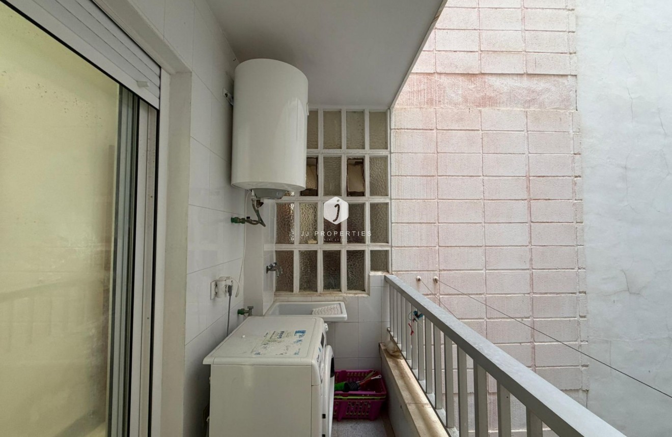 Resale - Apartment / flat -
Torrevieja - Playa de los Locos