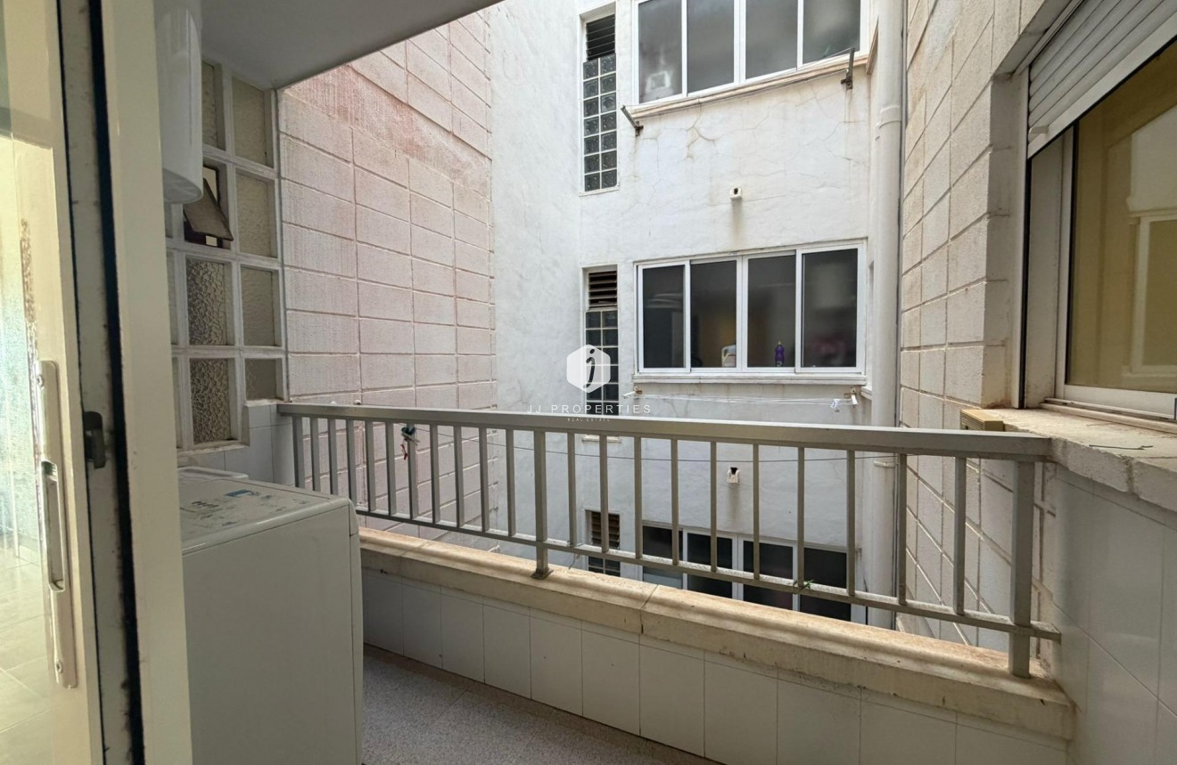 Resale - Apartment / flat -
Torrevieja - Playa de los Locos