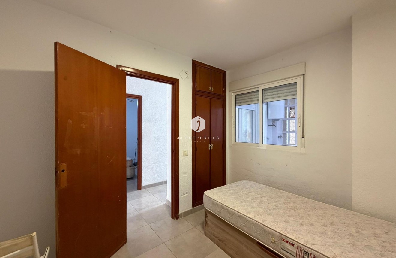 Resale - Apartment / flat -
Torrevieja - Playa de los Locos
