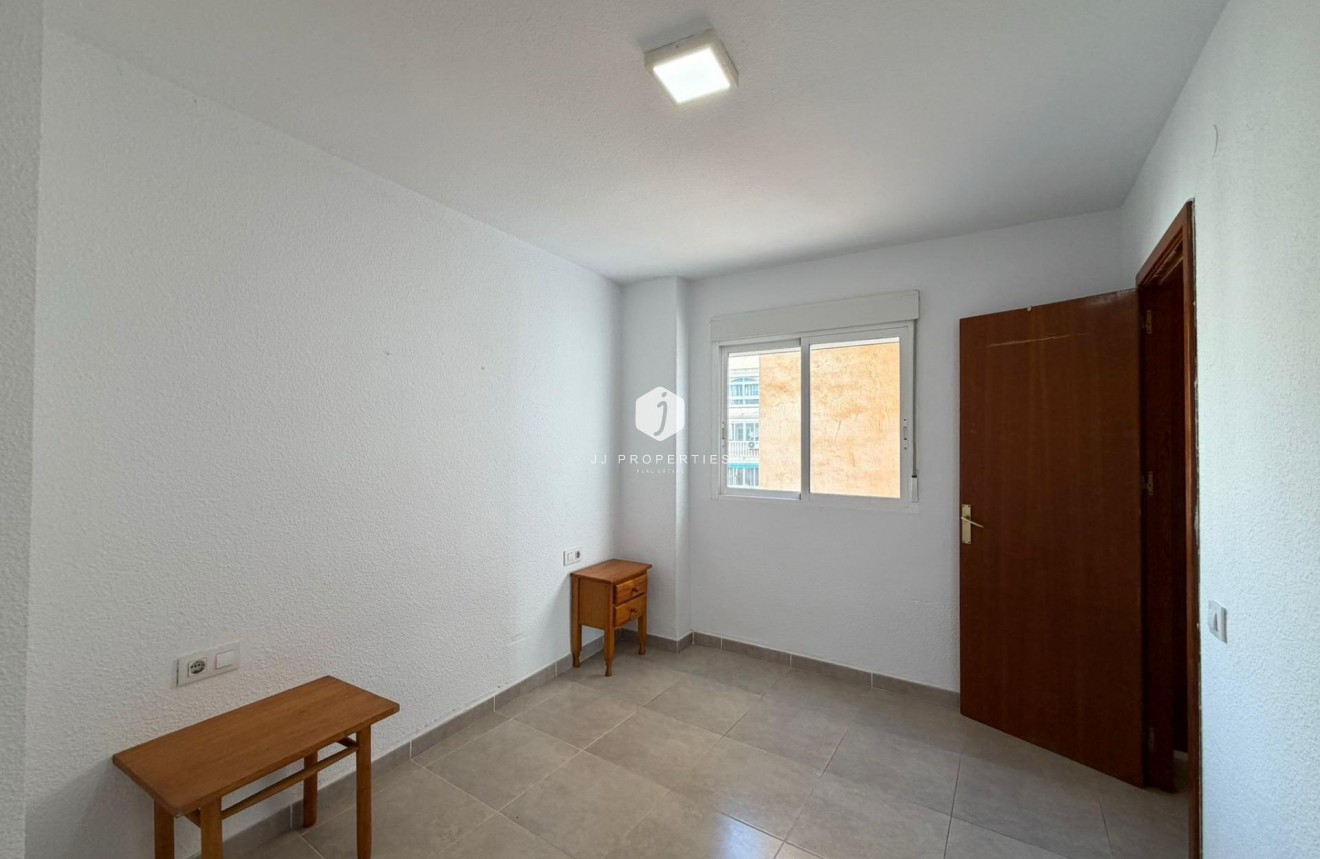 Resale - Apartment / flat -
Torrevieja - Playa de los Locos
