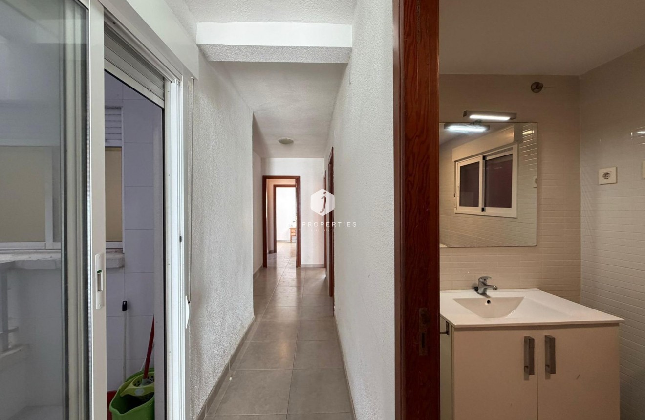 Resale - Apartment / flat -
Torrevieja - Playa de los Locos