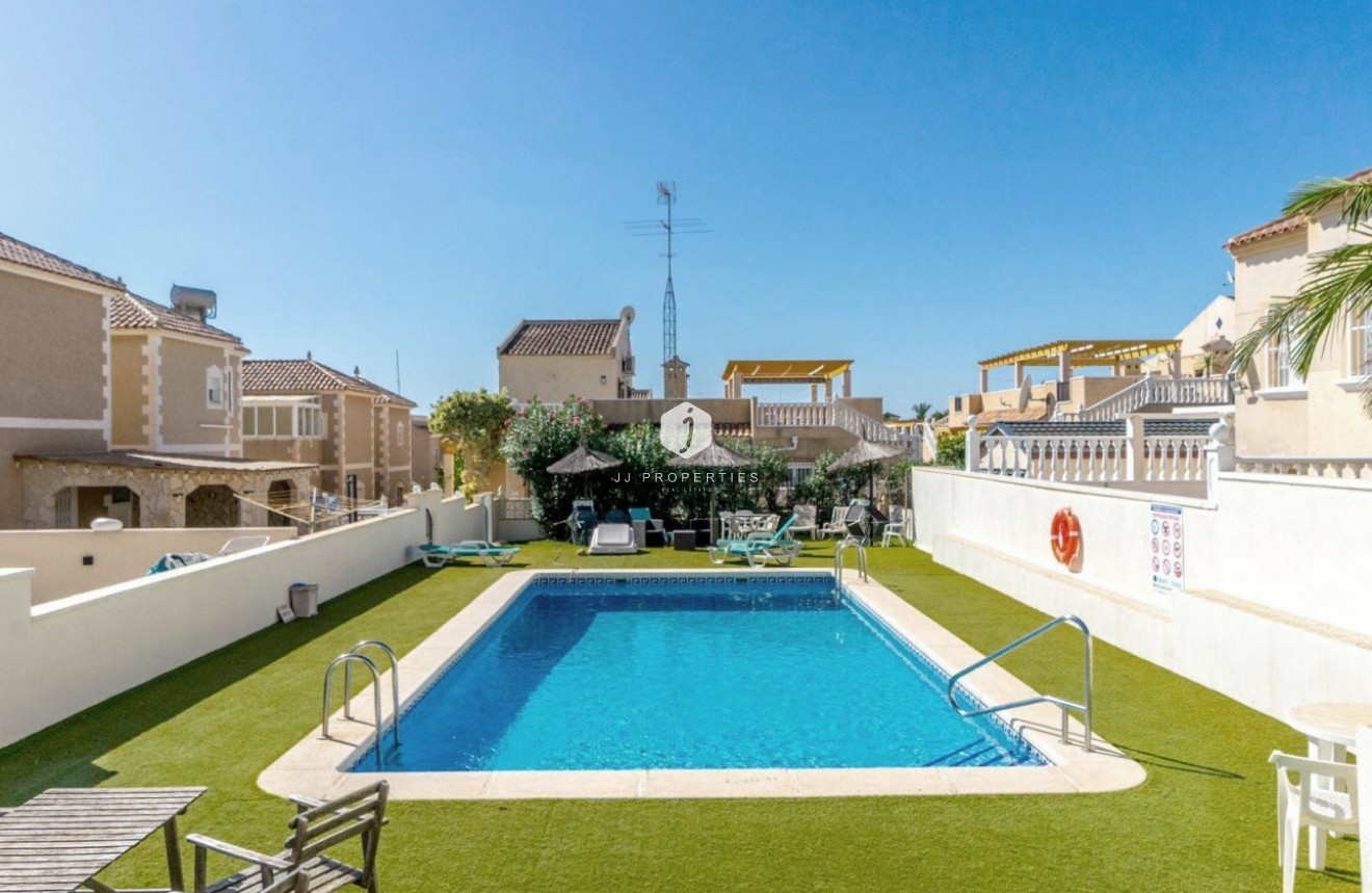Resale - Bungalow -
San Miguel de Salinas - Inland