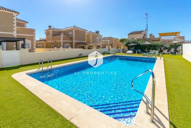 Resale - Bungalow -
San Miguel de Salinas - Inland