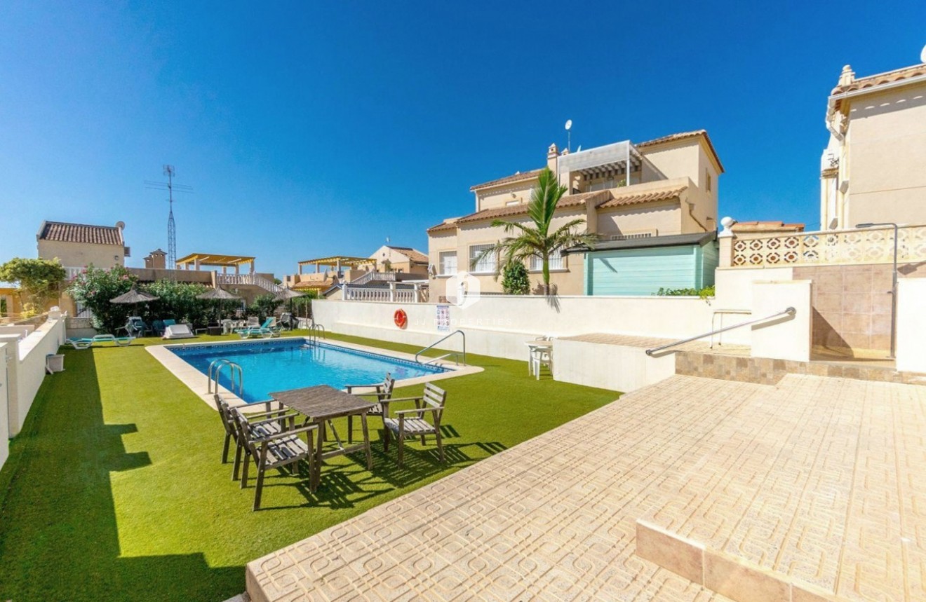 Resale - Bungalow -
San Miguel de Salinas - Inland