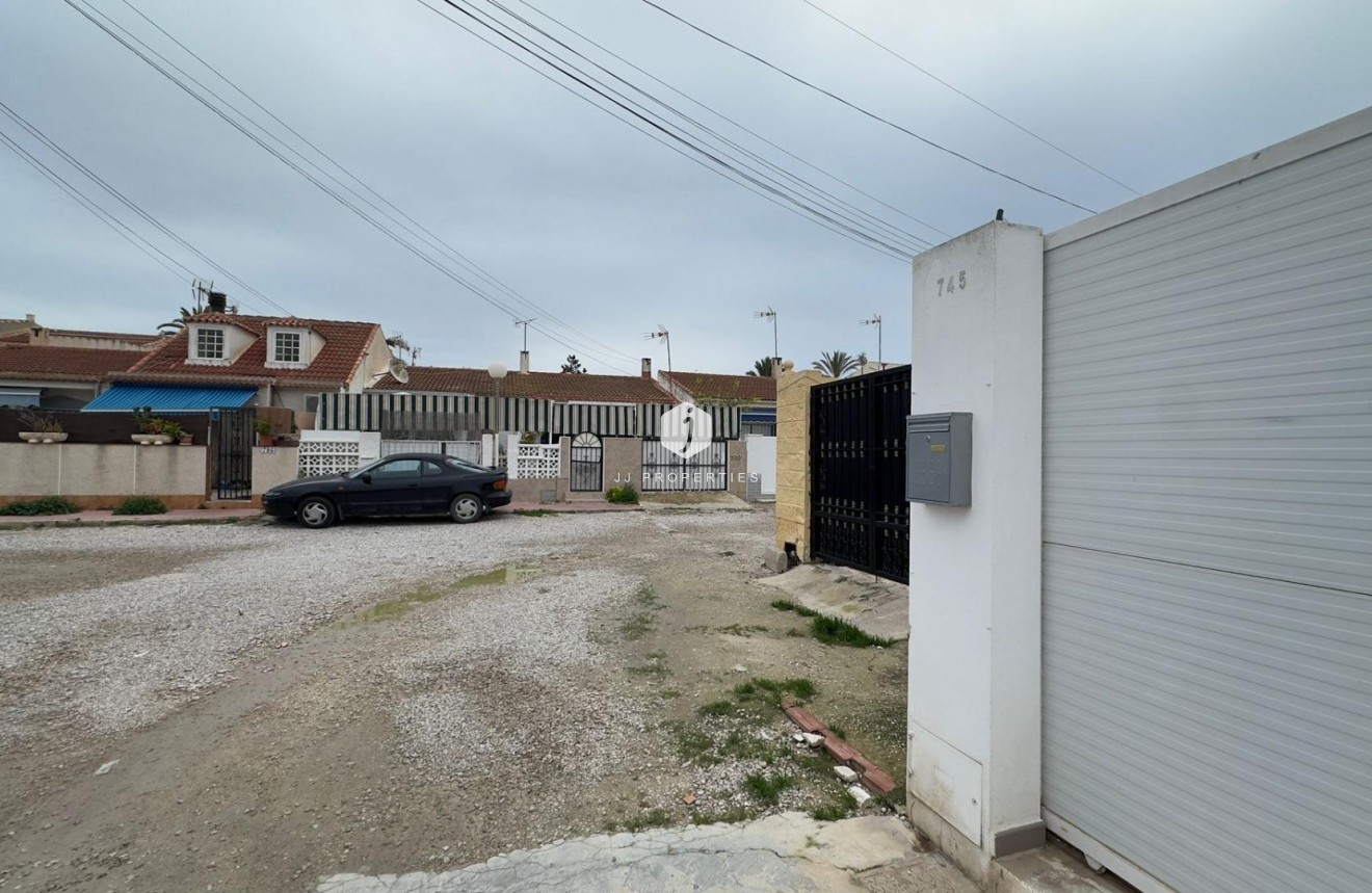Resale - Bungalow -
Torrevieja - El Limonar