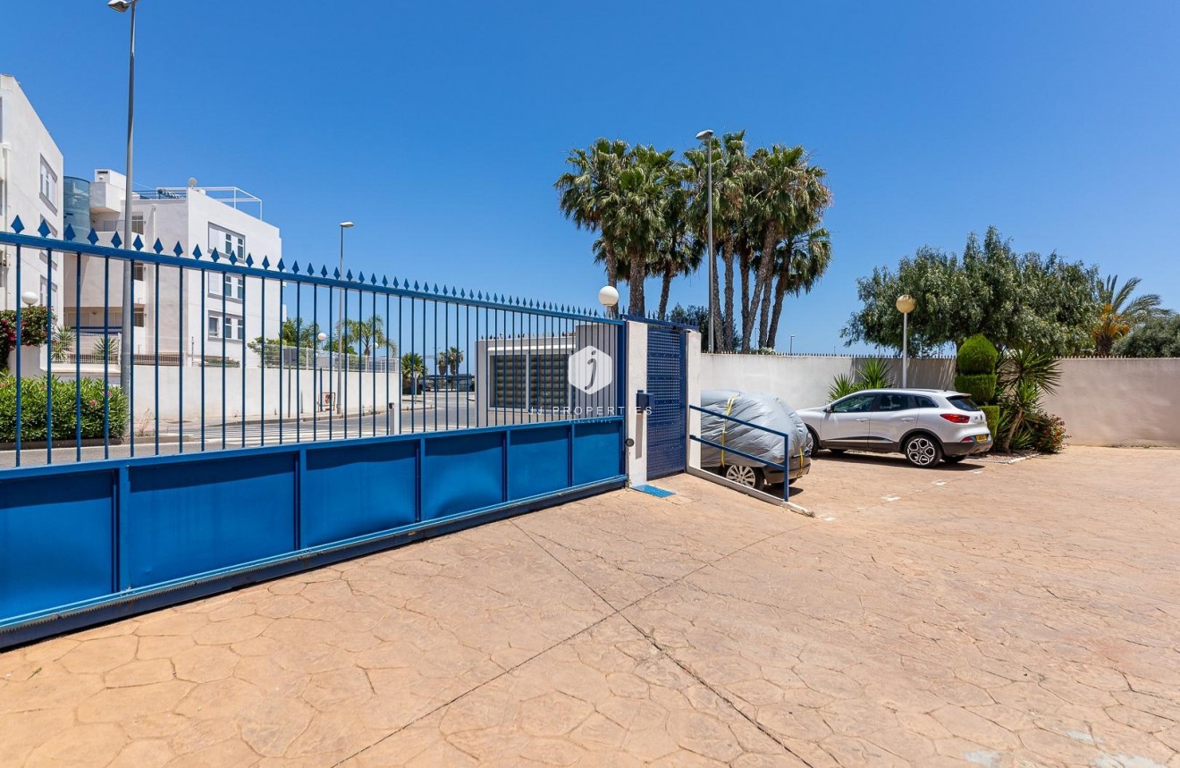 Z drugiej ręki - Mieszkanie w bloku -
Orihuela Costa