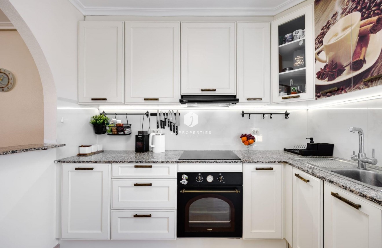 Resale - Chalet -
Torrevieja - aguas nuevas