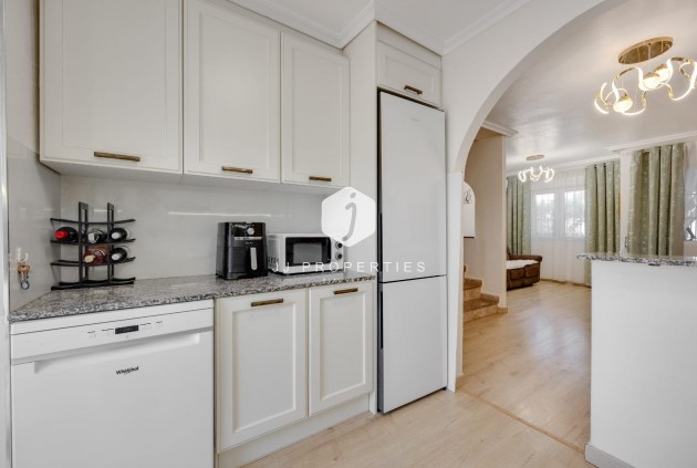 Resale - Chalet -
Torrevieja - aguas nuevas