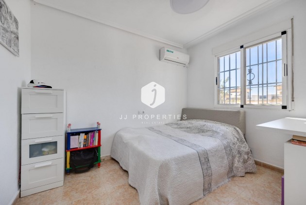 Resale - Chalet -
Torrevieja - aguas nuevas