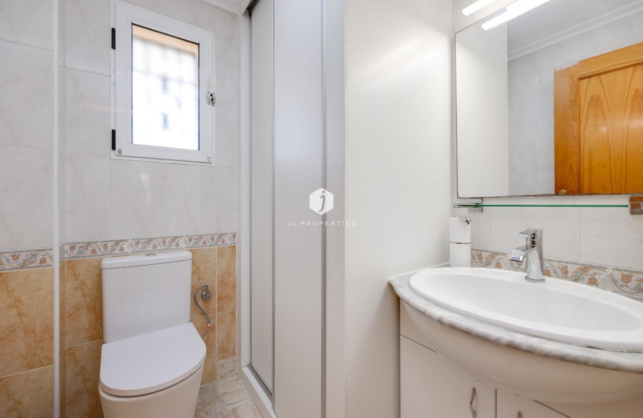 Resale - Chalet -
Torrevieja - aguas nuevas