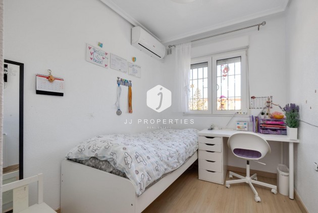 Resale - Chalet -
Torrevieja - aguas nuevas