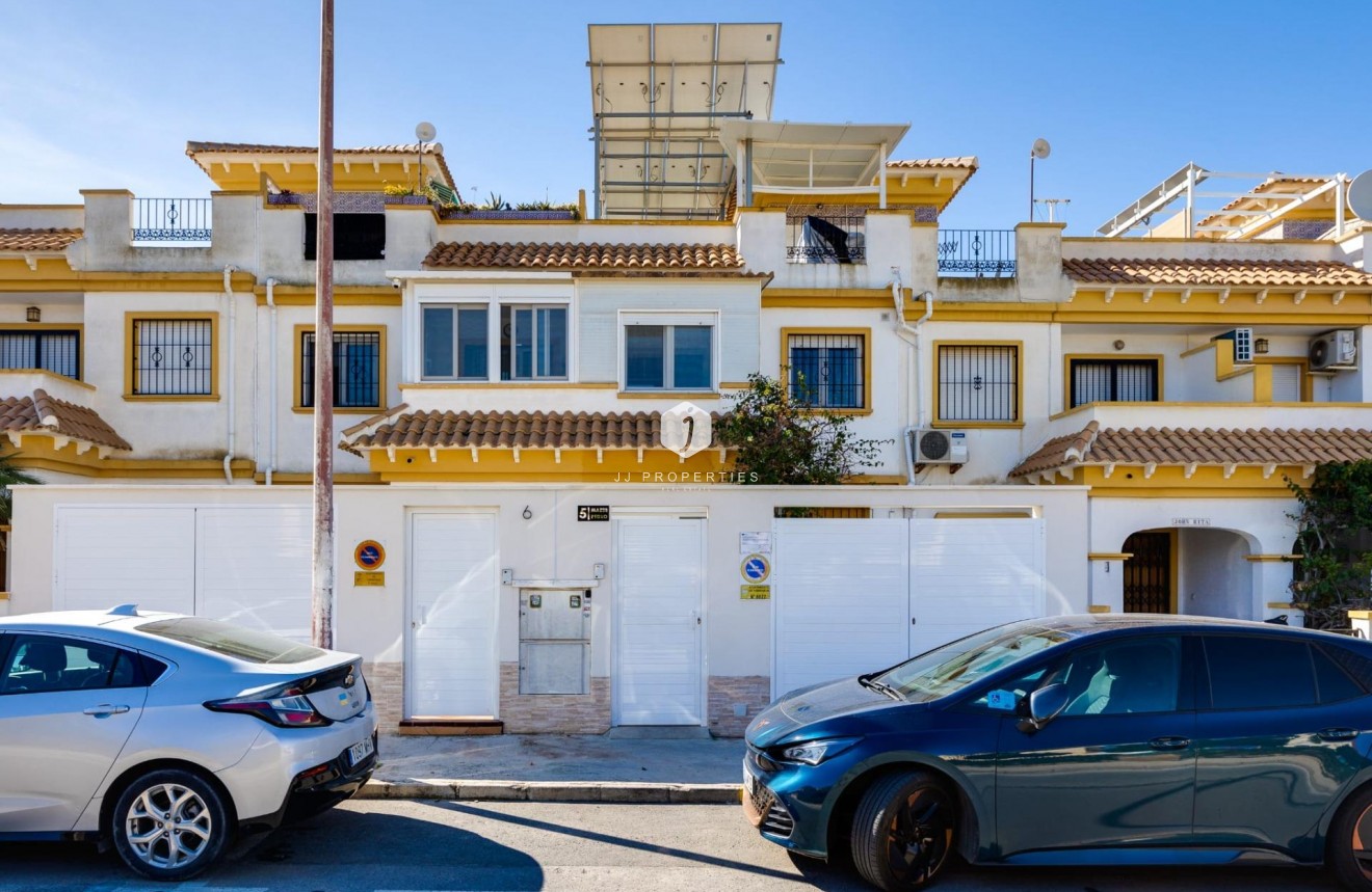 Resale - Chalet -
Torrevieja - aguas nuevas