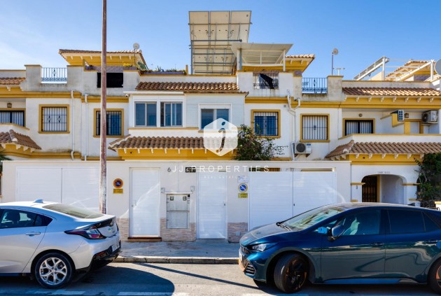 Resale - Chalet -
Torrevieja - aguas nuevas