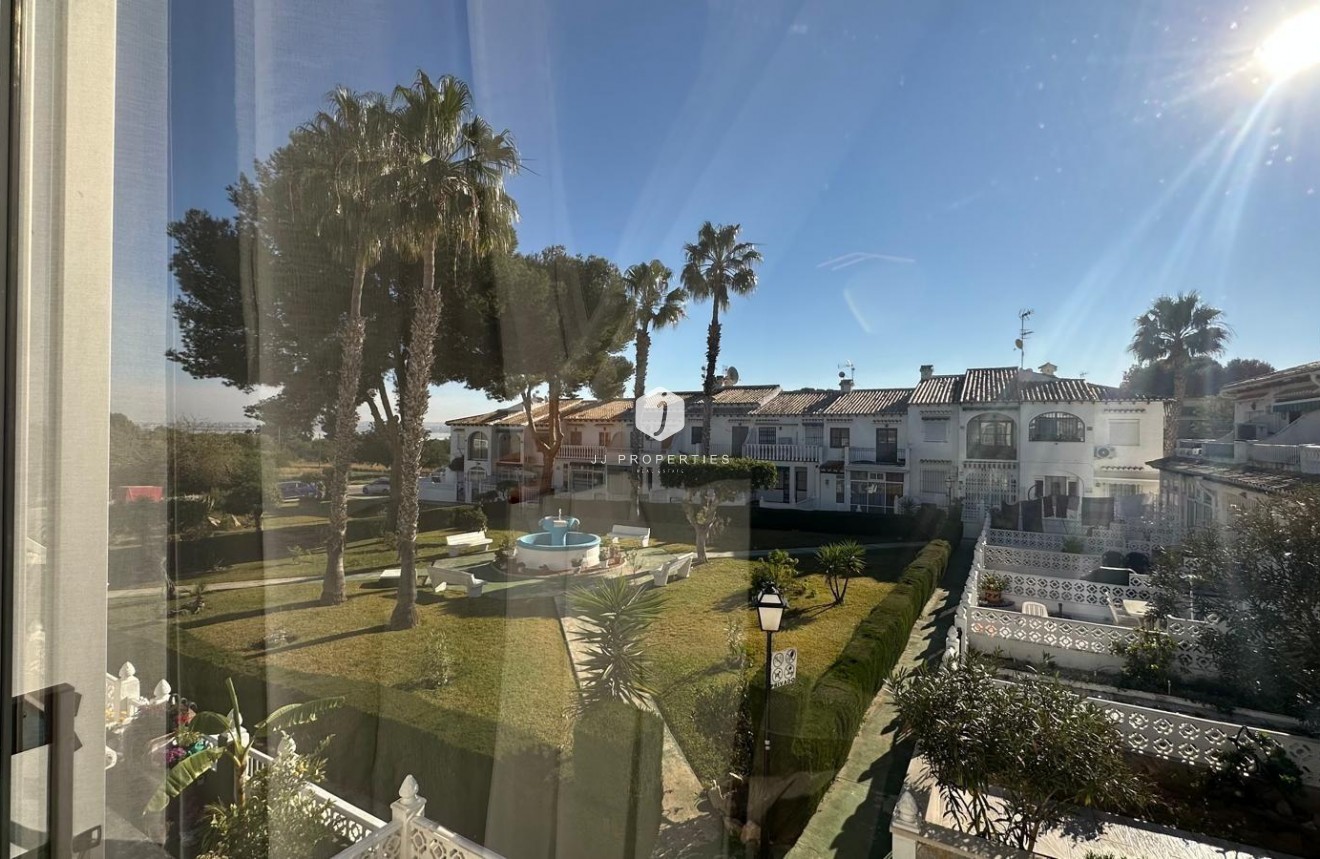 Resale - Bungalow -
Torrevieja - Los Balcones - Los Altos del Edén