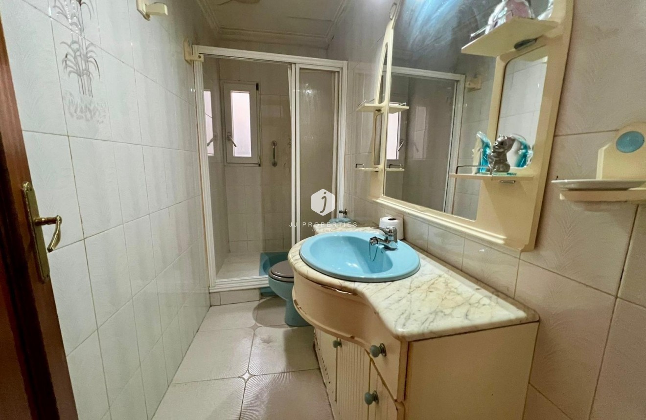 Aus zweiter Hand - Wohnung -
Torrevieja - Centro