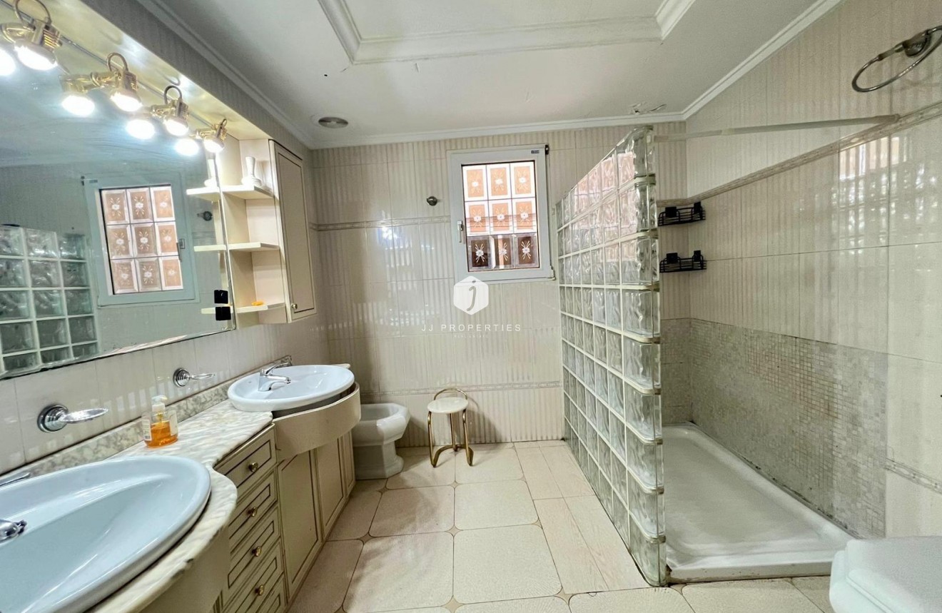 Aus zweiter Hand - Wohnung -
Torrevieja - Centro