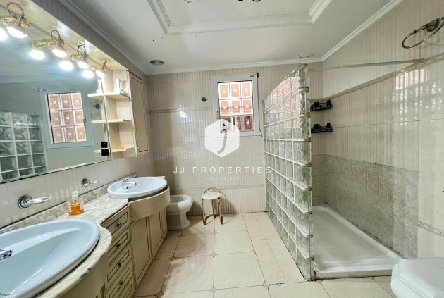 Aus zweiter Hand - Wohnung -
Torrevieja - Centro