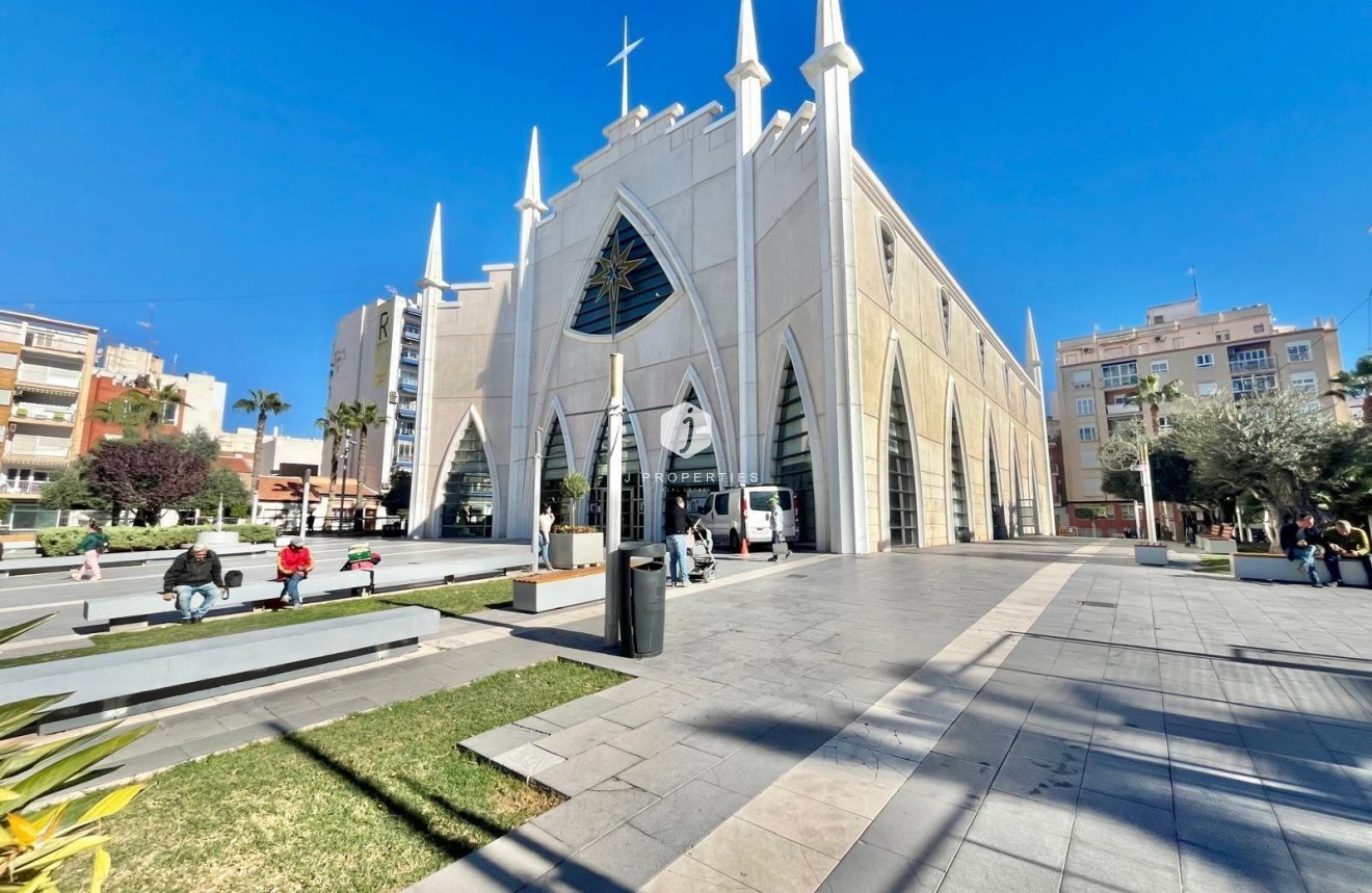 Aus zweiter Hand - Wohnung -
Torrevieja - Centro