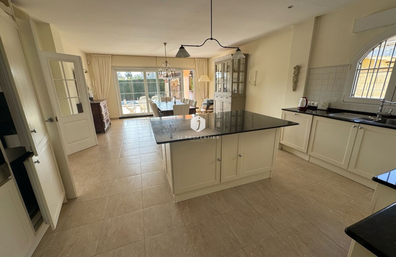 Resale - Villa -
Playa Flamenca - Costa Blanca