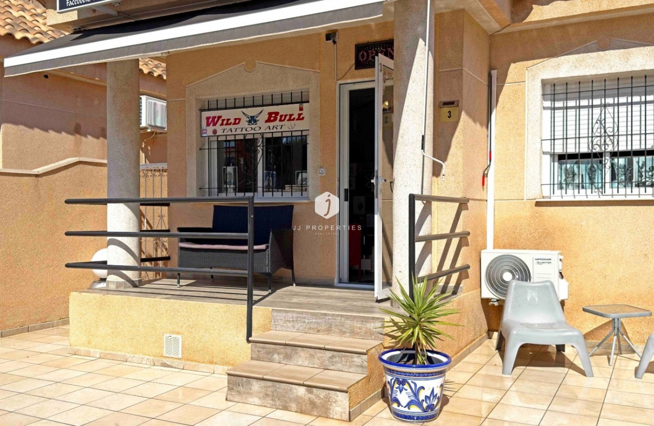 Resale - Bungalow -
Orihuela Costa - Costa Blanca