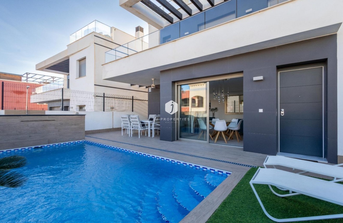 Resale - Villa -
Orihuela Costa - Costa Blanca