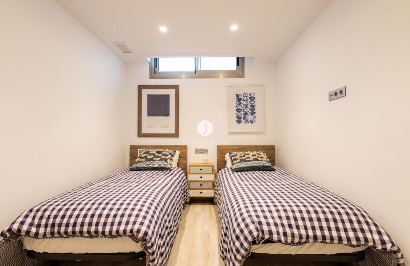 Resale - Villa -
Orihuela Costa - Costa Blanca