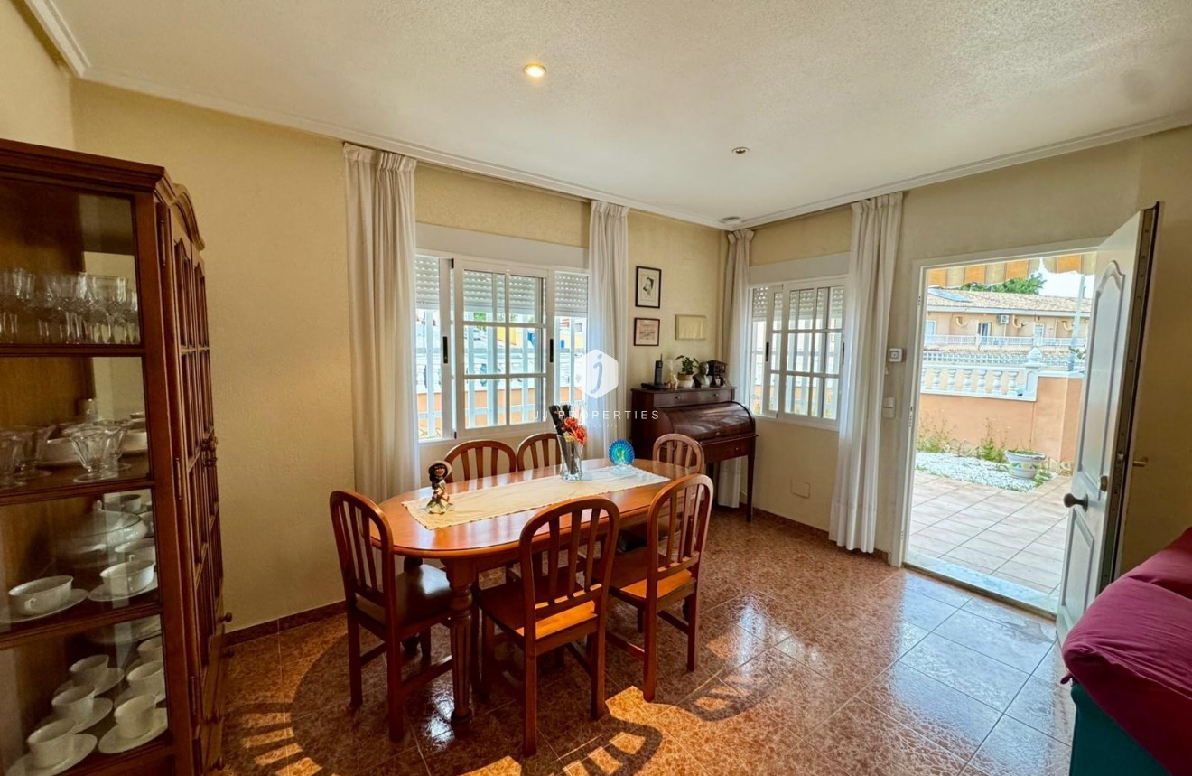 Resale - Villa -
Torrevieja - Costa Blanca