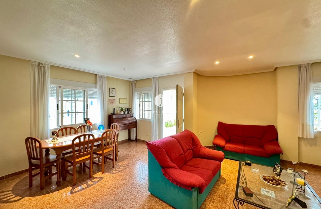 Resale - Villa -
Torrevieja - Costa Blanca