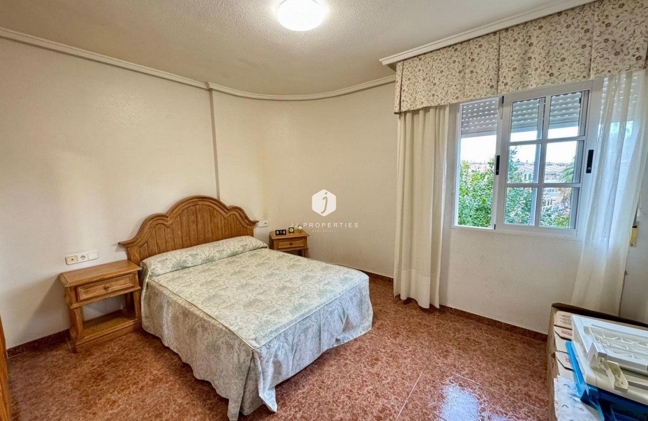 Resale - Villa -
Torrevieja - Costa Blanca