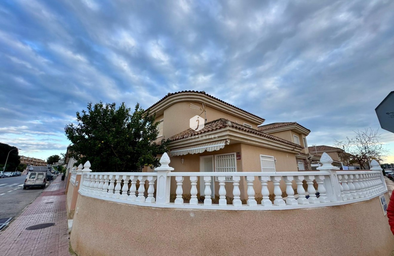Resale - Villa -
Torrevieja - Costa Blanca