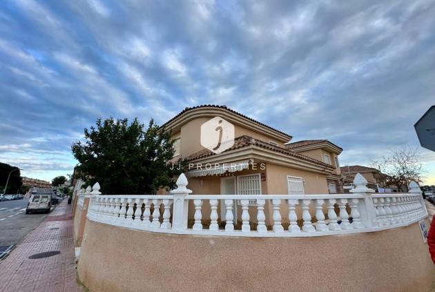 Resale - Villa -
Torrevieja - Costa Blanca