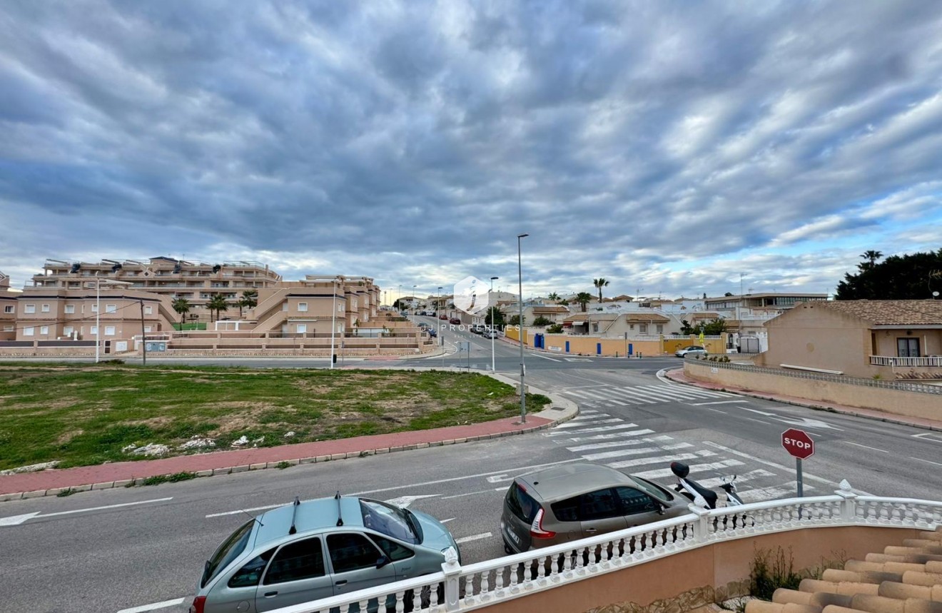 Resale - Villa -
Torrevieja - Costa Blanca
