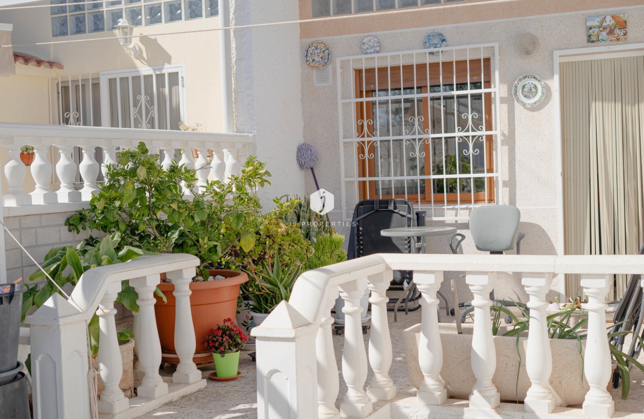 Resale - Chalet -
Torrevieja - Costa Blanca