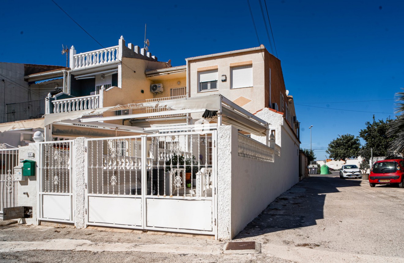 Resale - Chalet -
Torrevieja - Costa Blanca
