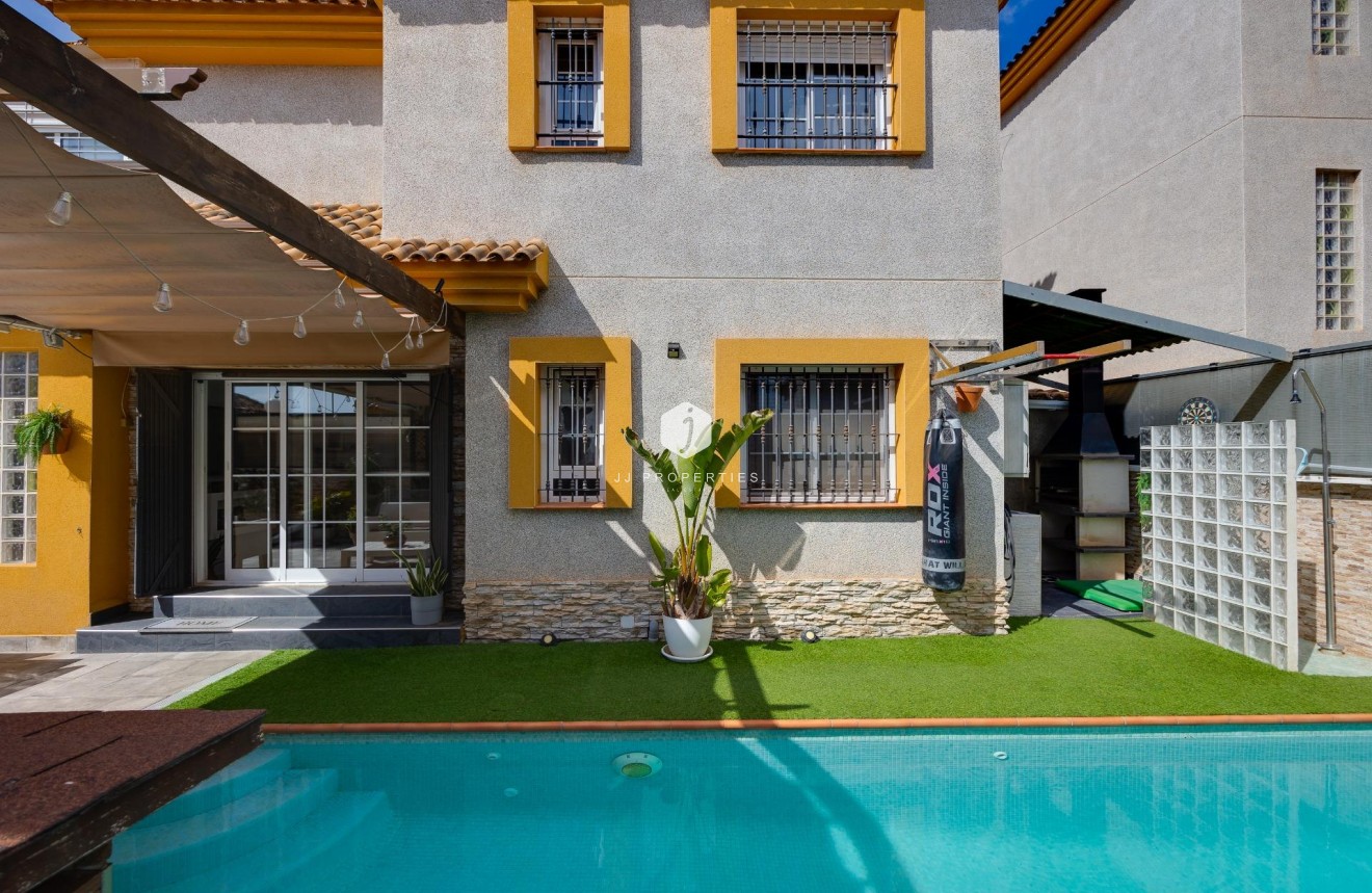 D'occasion - Villa -
Los Montesinos - La herrada