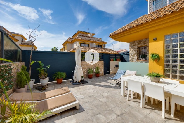 D'occasion - Villa -
Los Montesinos - La herrada