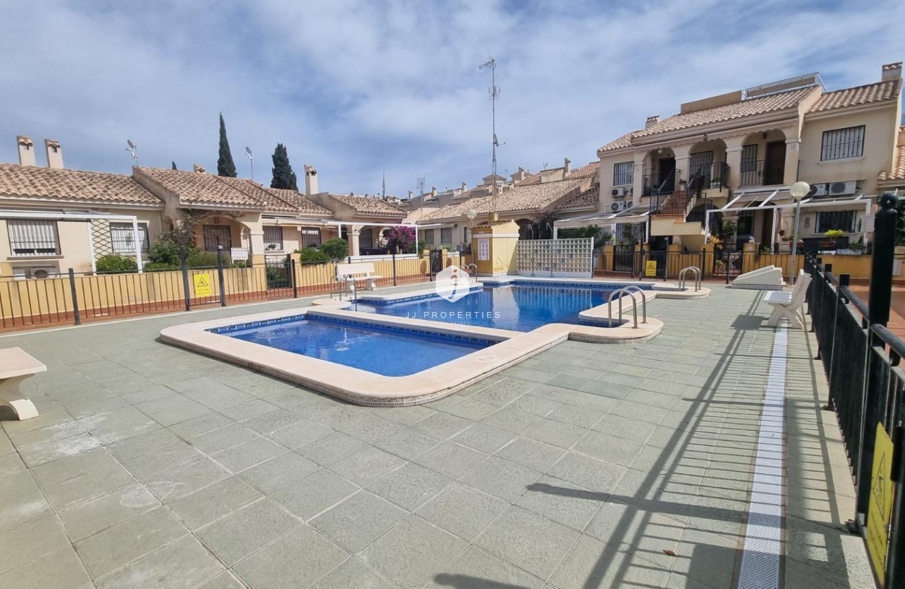 Resale - Chalet -
Guardamar del Segura - Urbanizaciones