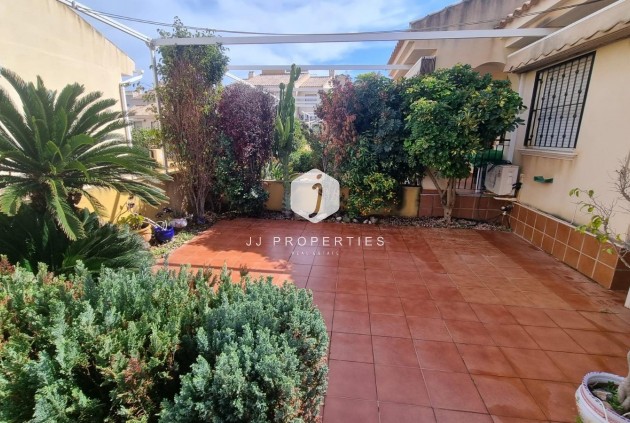 Resale - Chalet -
Guardamar del Segura - Urbanizaciones