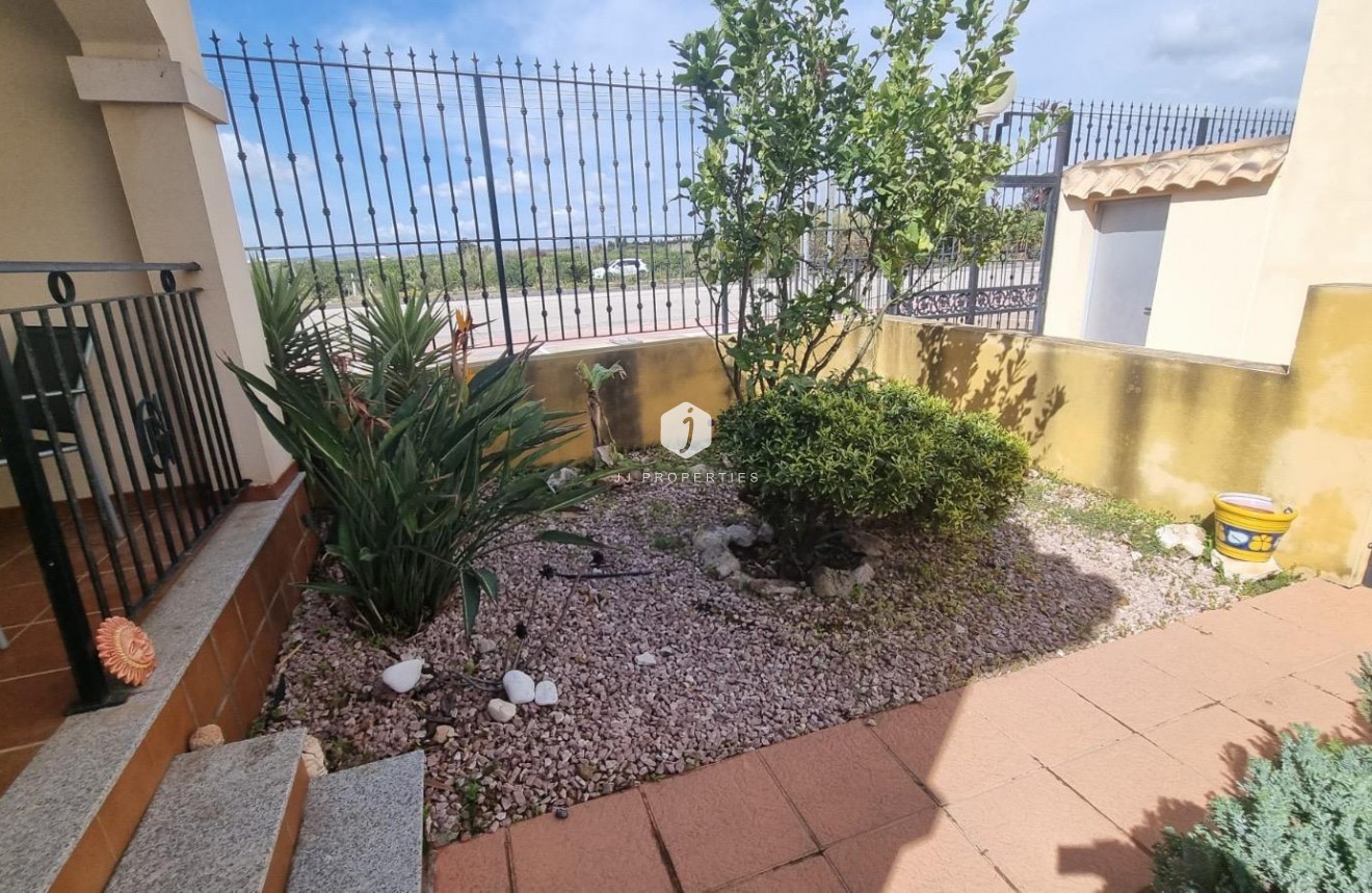 Resale - Chalet -
Guardamar del Segura - Urbanizaciones