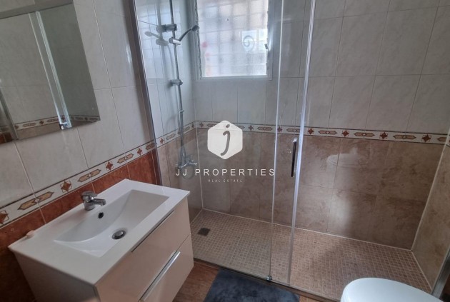 Resale - Chalet -
Guardamar del Segura - Urbanizaciones