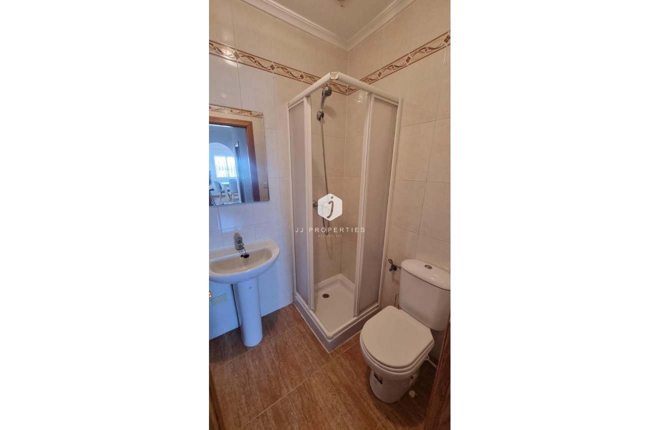 Resale - Chalet -
Guardamar del Segura - Urbanizaciones