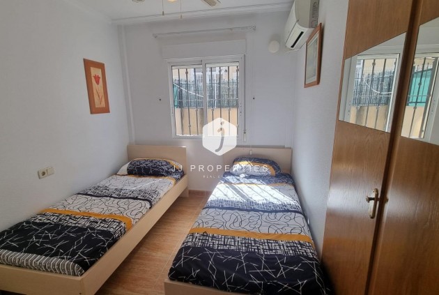 Resale - Chalet -
Guardamar del Segura - Urbanizaciones