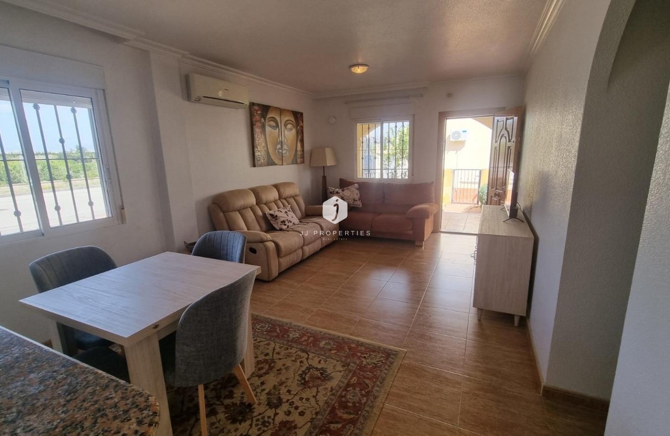 Resale - Chalet -
Guardamar del Segura - Urbanizaciones