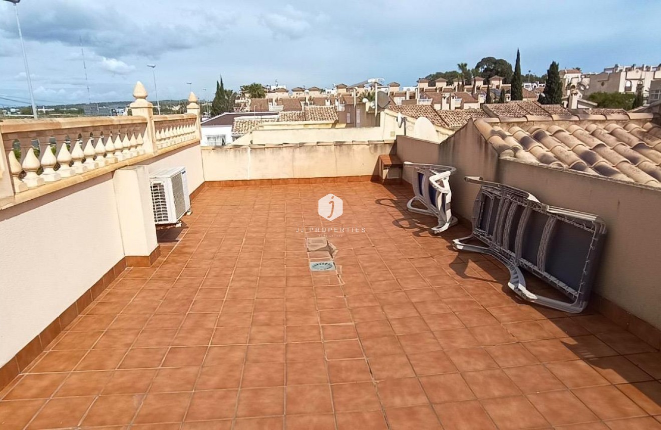 Resale - Chalet -
Guardamar del Segura - Urbanizaciones