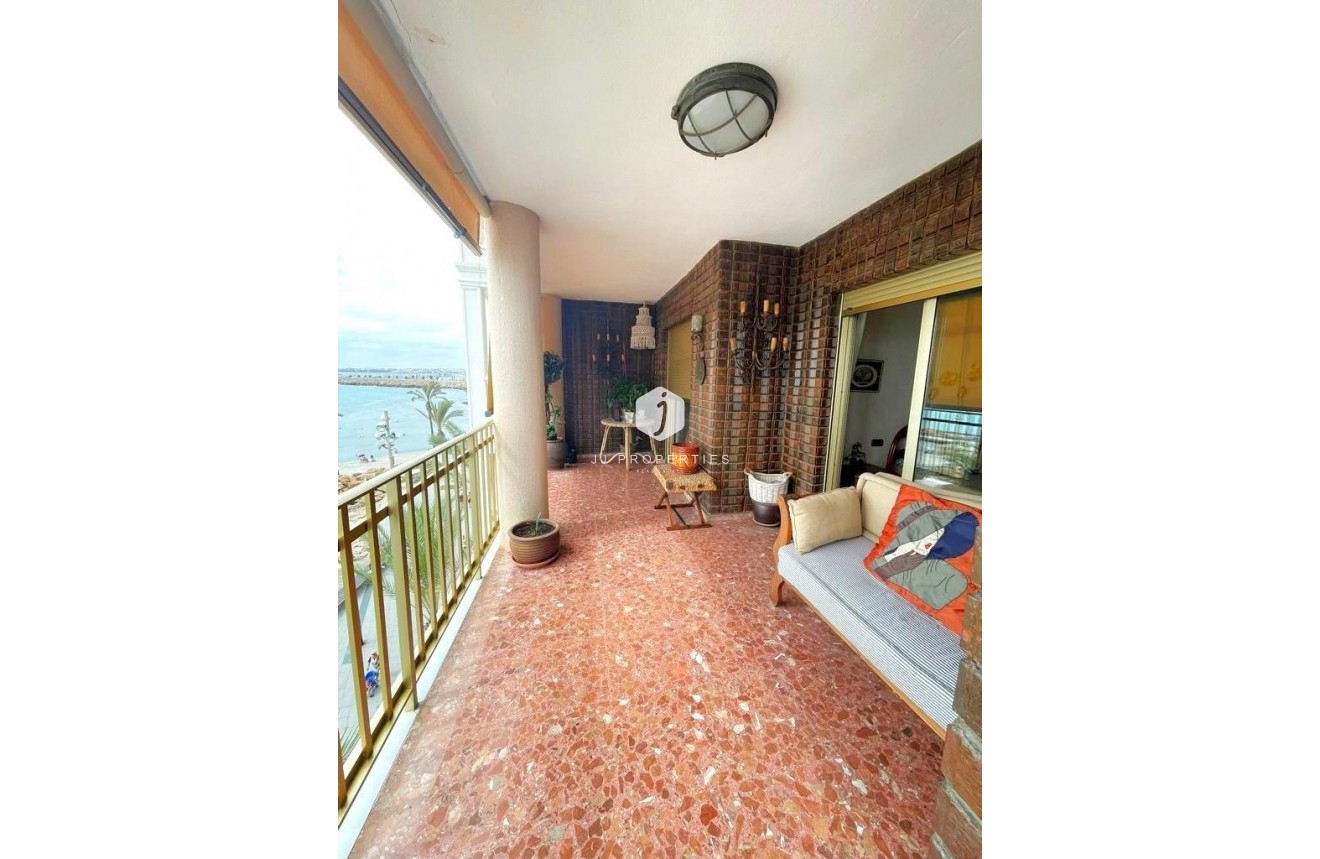 Resale - Apartment / flat -
Torrevieja - Estacion de autobuses