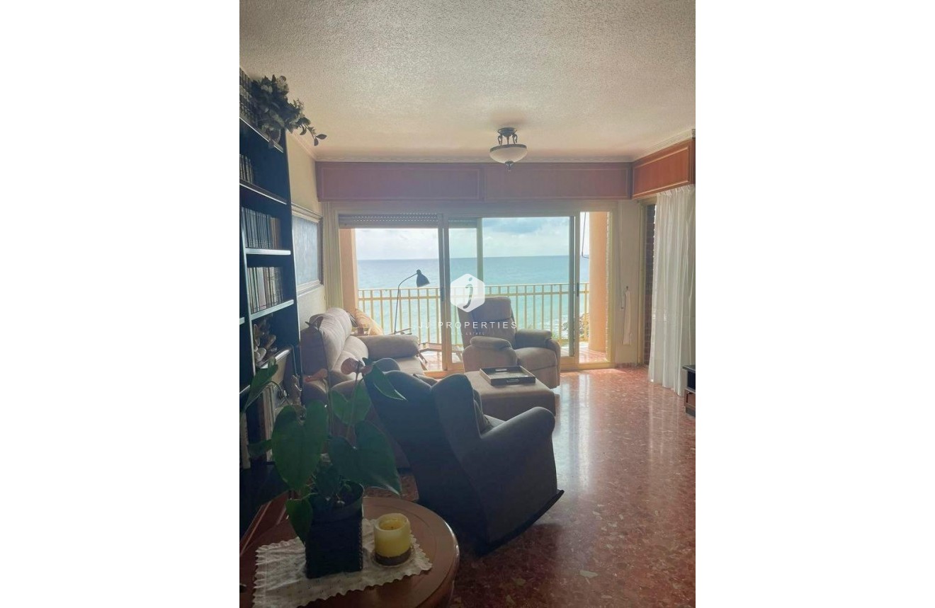 Resale - Apartment / flat -
Torrevieja - Estacion de autobuses