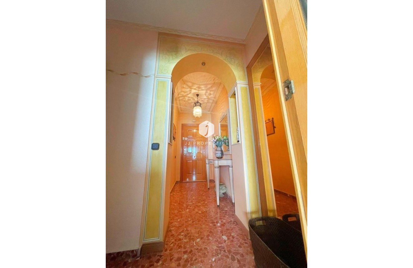 Resale - Apartment / flat -
Torrevieja - Estacion de autobuses