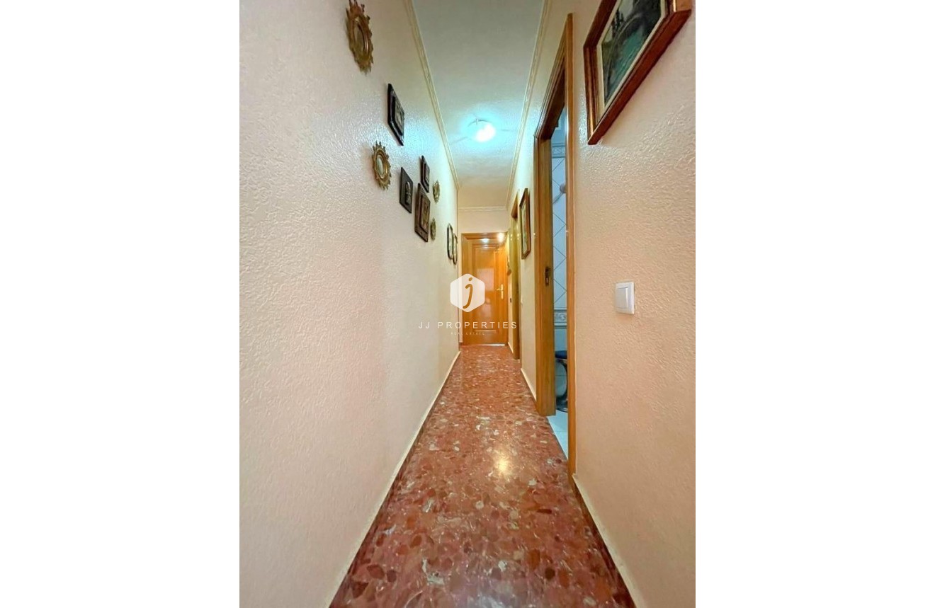 Resale - Apartment / flat -
Torrevieja - Estacion de autobuses