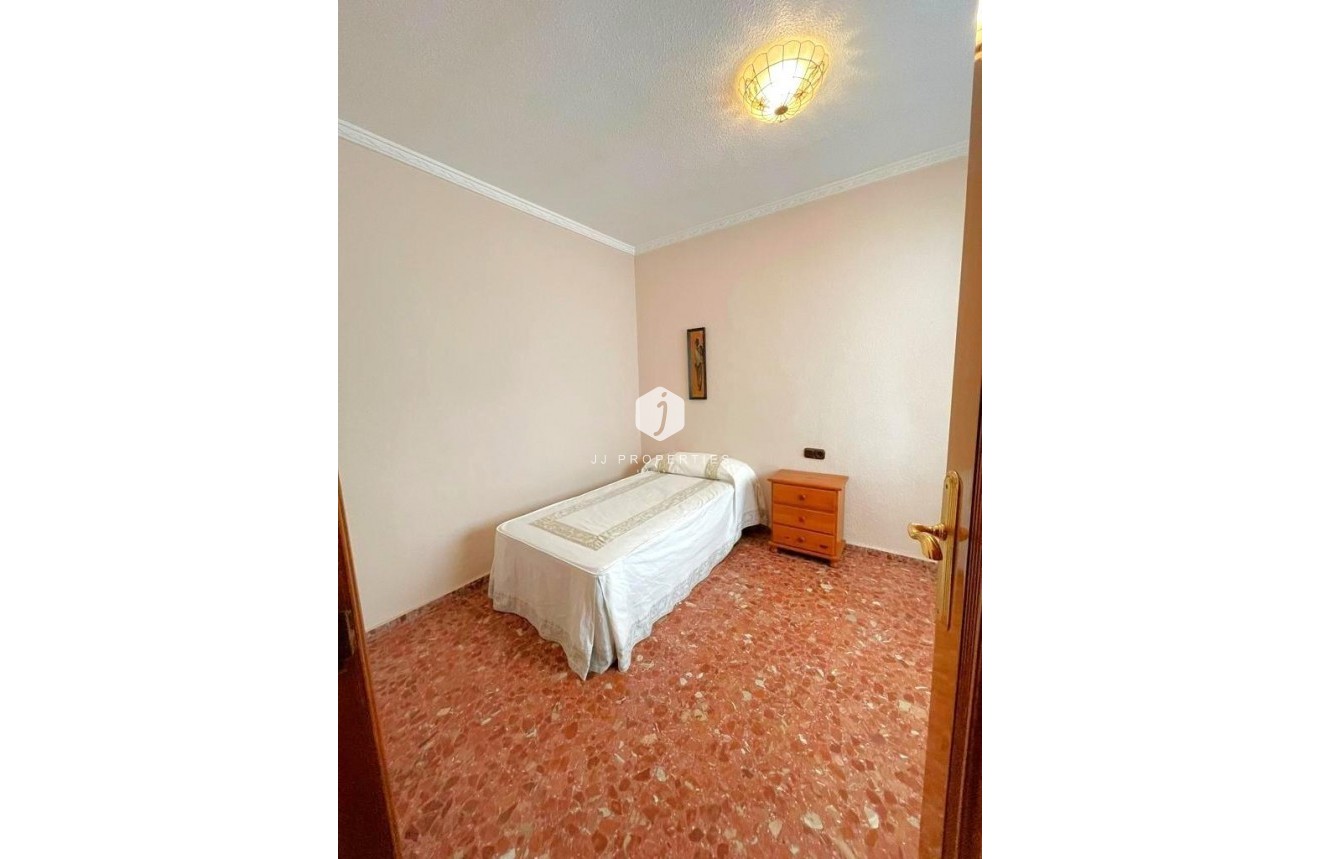 Resale - Apartment / flat -
Torrevieja - Estacion de autobuses